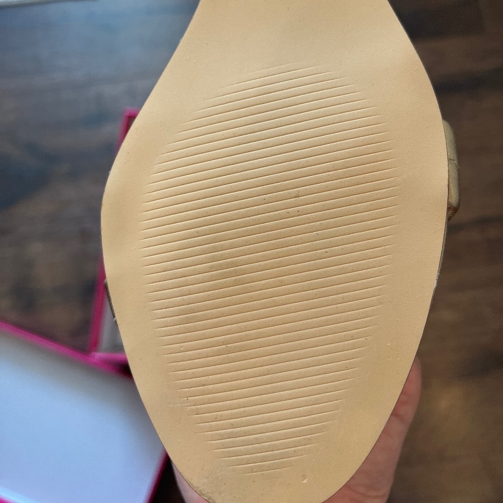 Lilly Pulitzer Jenna Wedge-Gold-Size 10 - Picture 6 of 6
